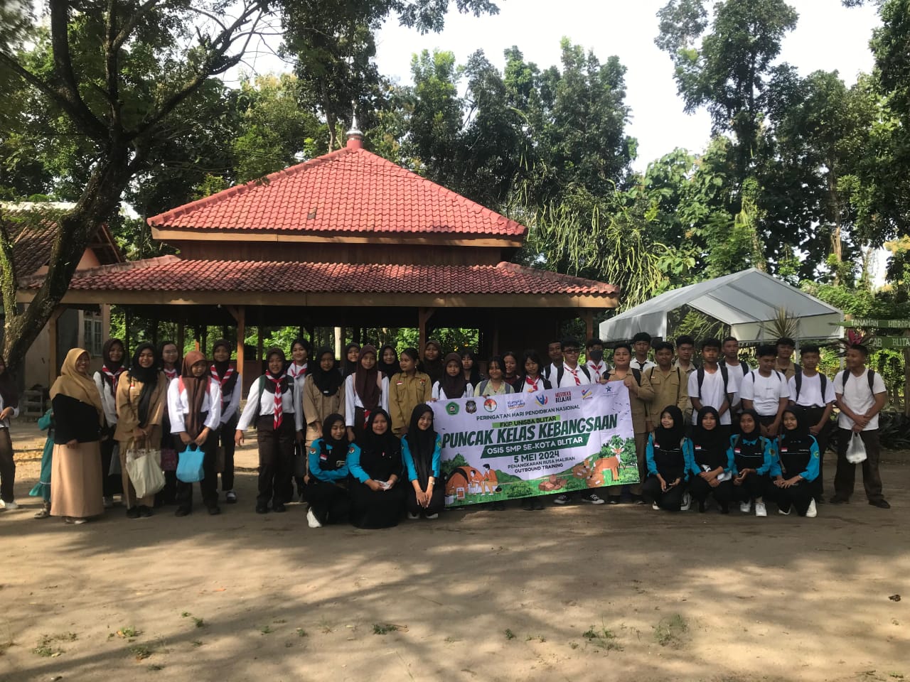 Puncak Kelas Kebangsaan OSIS SMP se-Kota Blitar di Penangkaran Rusa Maliran
